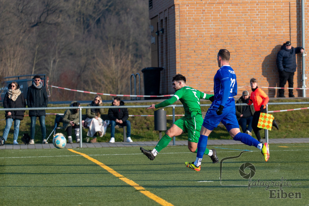 FC Rastede-Hansa Friesoythe | FC Rastede (blau)-Hansa Friesoythe (grün) am 09.02.2025 in Rastede (Sportanlage Kötterswegs), Photo: Philip Eiben 2025 - Realisiert mit Pictrs.com