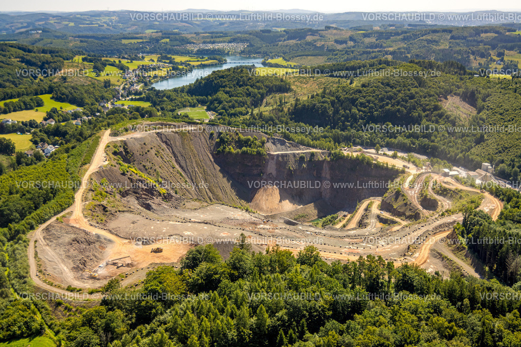Meinerzhagen250809850 | Luftbild, Steinbruch Listertal, hinten die Listertalsperre und Waldgebiet, Hunswinkel, Meinerzhagen, Sauerland, Nordrhein-Westfalen, Deutschland