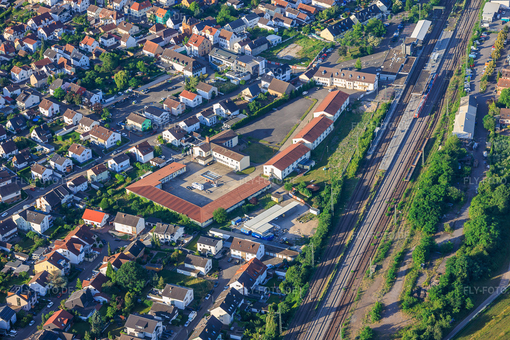 Luftbild: HEBERGER Immobilien GmbH in der Robert-Schumann-Straße in Schifferstadt im Bundesland Rheinland-Pfalz in Deutschland. – Foto: IMG_157481.jpg vom 18.06.2026 durch Werner Riehm/FLY-FOTO.de – Auflösung des Originals: 6000 x 4000 px – HEBERGER - Immobilienverwaltung
