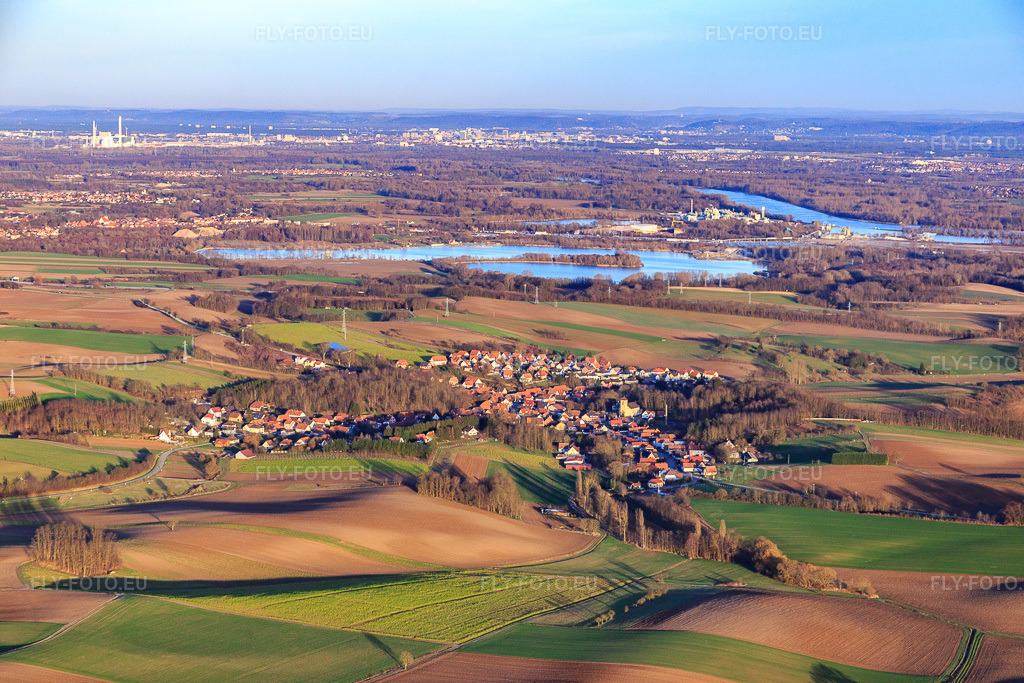 Vue aérienne: Vue de la ville depuis le sud-ouest à Neewiller-près-Lauterbourg dans le département Bas Rhin, France – .Photo: IMG_086023.jpg prise le 06/02/2016 par Werner Riehm/FLY-FOTO.eu – Résolution de l'original: 5472 x 3648 px