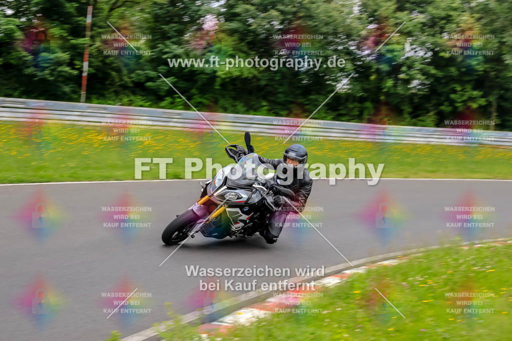 VBK-6977 | Hier findet Ihr Bilder von Touristenfahrten auf der Nürburgring Nordschleife oder von anderen Veranstaltungen die ich besucht habe. Viel Spass beim Durch Schauen 