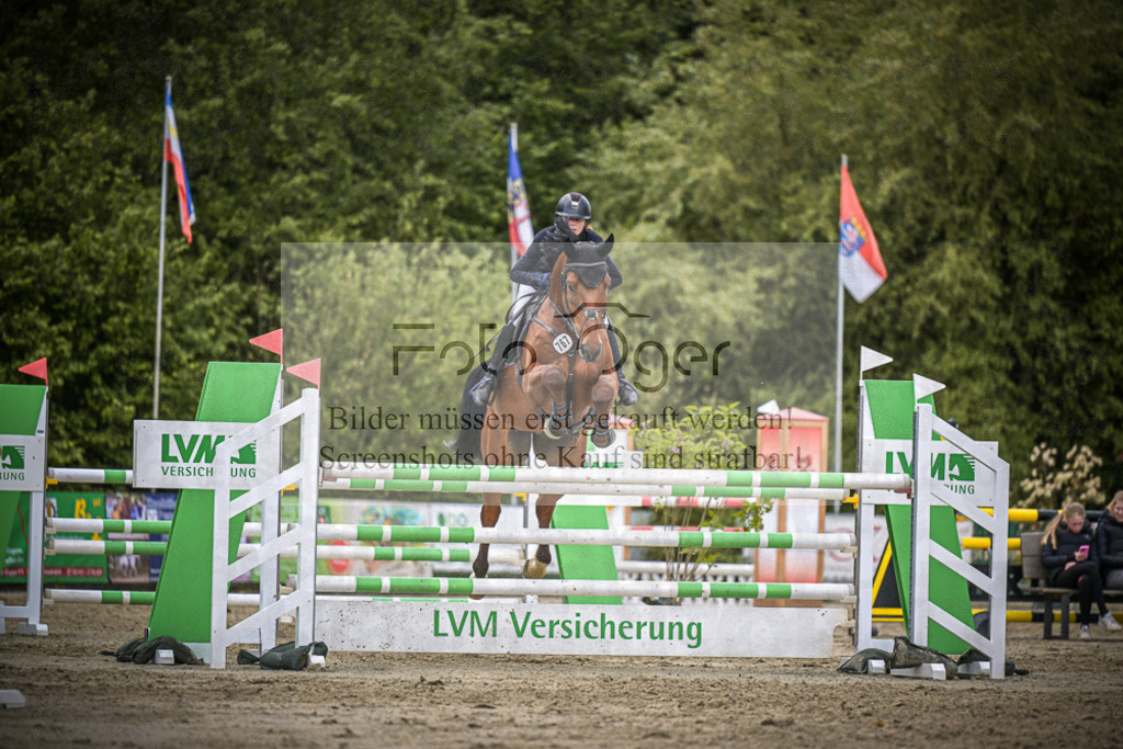 DOS_6252 | Entdecke hochwertige Reitturnierfotos von Foto Oger. Professionell, emotional und authentisch – jetzt Lieblingsmomente im Shop bestellen.Deutschlandweite Turnierfotografie. - Realisiert mit Pictrs.com