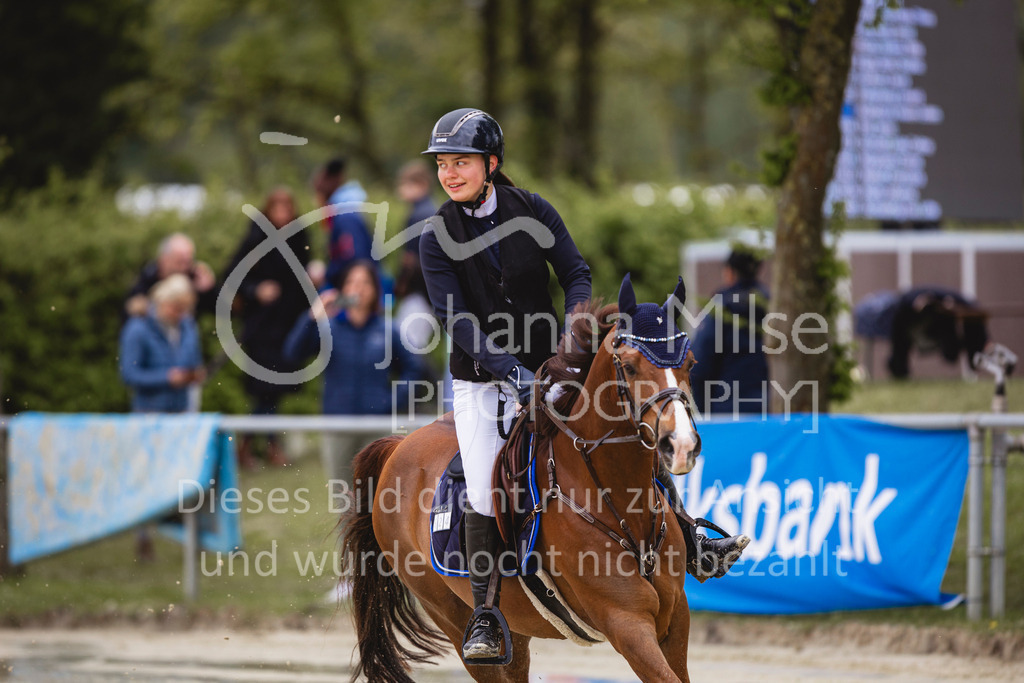 240426_Olfen-Vinnum_PonyTrophy-118 | Deine schönsten Turniermomente als professionelle Fotos! Entdecke hochwertige Pferdesport-Fotografie im Online-Shop. Jetzt Fotos finden & bestellen!