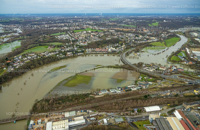 Hattingen231202382Ruhr | Luftbild, Ruhrhochwasser, Weihnachtshochwasser 2023, Fluss Ruhr tritt nach starken Regenfällen über die Ufer, Überschwemmungsgebiet Campingplatz Ruhrbrücke in Hattingen unter Wasser, Ortsansicht und Bäume im Wasser, Baak, Hattingen, Ruhrgebiet, Nordrhein-Westfalen, Deutschland
