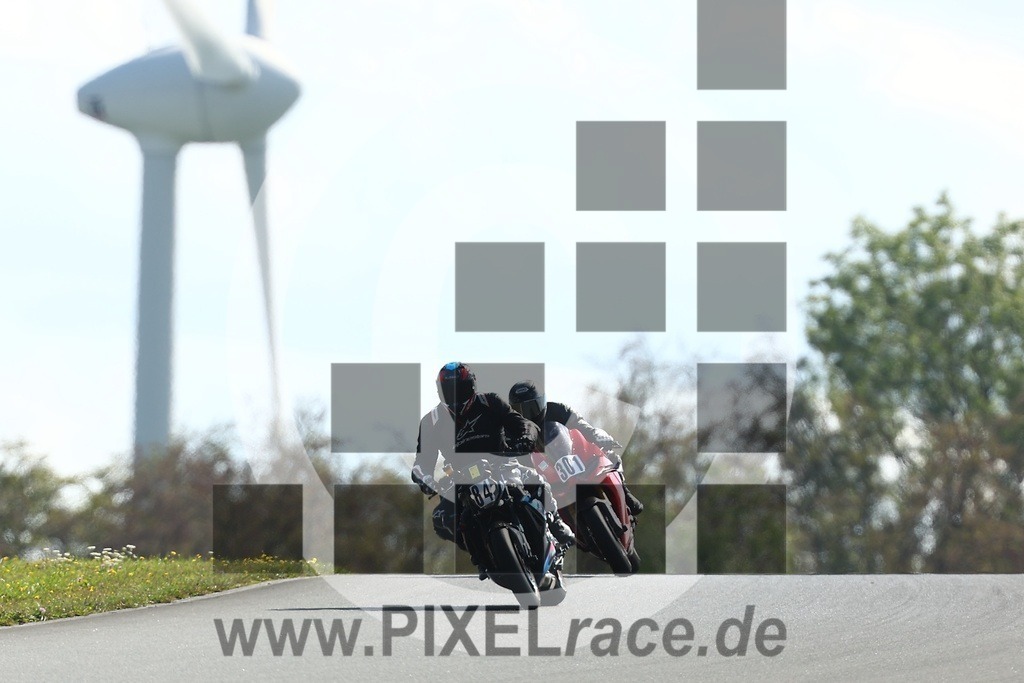 0301-20260908_04530 | Schöne Erinnerungen an spannende Momente - das festzuhalten ist unser Job. PIXELrace.de ist seit 2003 auf den Rennstrecken Europas unterwegs um die Action draußen beim Fahren und die wunderbare Stimmung imm Fahrerlager für euch einzufangen.