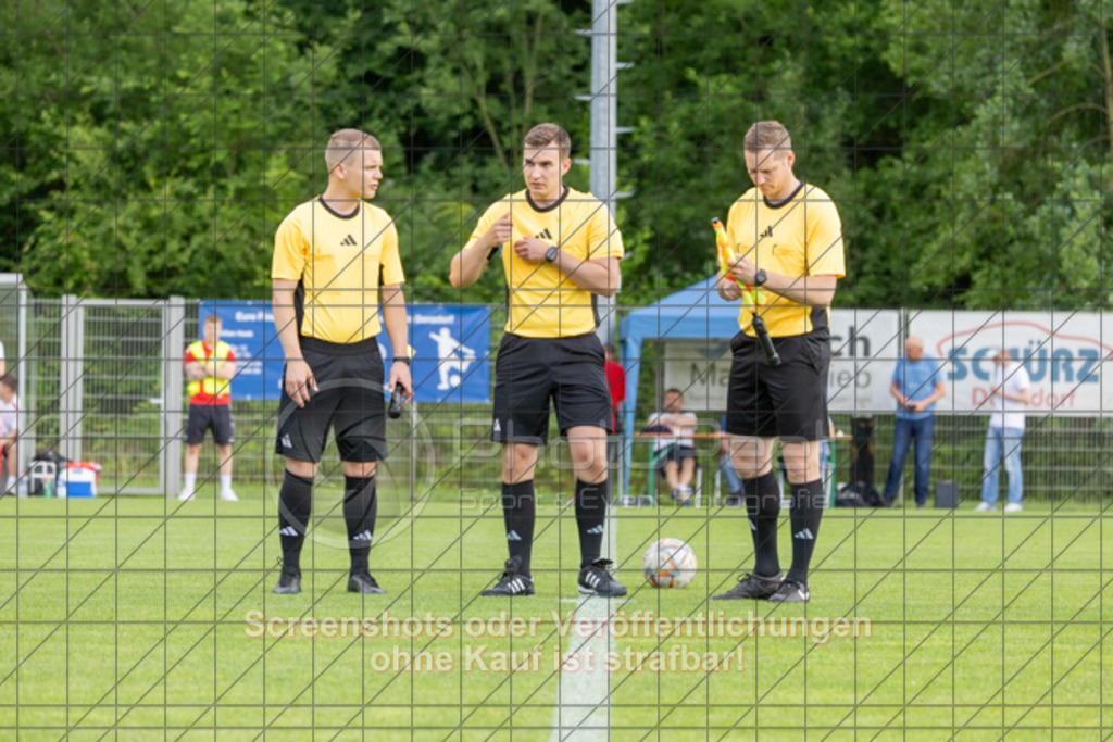 20250616_182911_0155 | #,  TV Eybach (weiß) vs. 1.FC Donzdorf II (rot), Fussball, Entscheidungsspiel 3 in Kreisliga A3 - Bezirk Neckar/Fils, Saison 2024/2025, Rasensportplatz, Staufenecker Str. 41, 73084 Salach, 16.06.2025 - 18:30 Uhr,Foto: PhotoPeet-Sportfotografie/Peter Harich
