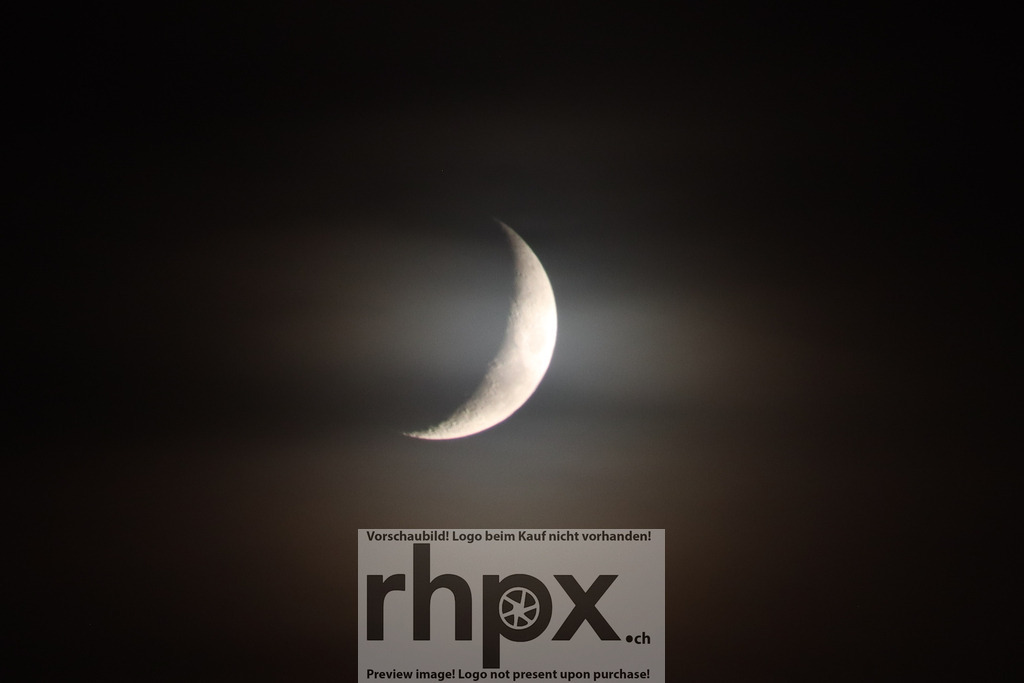 Mond | Stimmungsvolle Fotokunst aus Luzern. Erlebe den Pilatus, den See und die Stadt Luzern in exklusiven Aufnahmen in der Fotogalerie & Shop. - Realisiert mit Pictrs.com