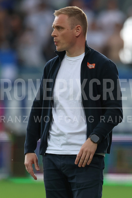TSV Egger Glas Hartberg vs SK Rapid Wien – Championship Group    | Hartberg, Austria, 19.Apr.26 - SOCCER - ADMIRAL Bundesliga, TSV Egger Glas Hartberg vs SK Rapid Wien. The image shows head coach Johannes Hoffthorup (SK Rapid Wien). 