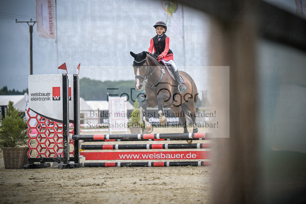 DOS_1068 | Entdecke hochwertige Reitturnierfotos von Foto Oger. Professionell, emotional und authentisch – jetzt Lieblingsmomente im Shop bestellen.Deutschlandweite Turnierfotografie. - Realisiert mit Pictrs.com