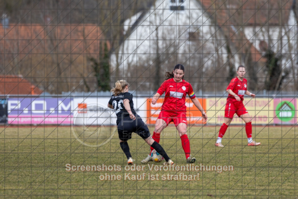 20250223_130955_0043 | #,1.FC Donzdorf (rot) vs. TSV Tettnang (schwarz), Fussball, Frauen-WFV-Pokal Achtelfinale, Saison 2024/2025, Rasenplatz Lautertal Stadion, Süßener Straße 16, 73072 Donzdorf, 23.02.2025 - 13:00 Uhr,Foto: PhotoPeet-Sportfotografie/Peter Harich