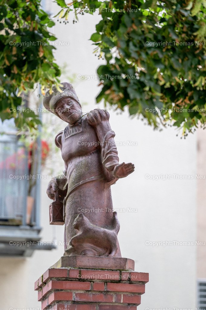 Fraa_Vun_Bensem_Brunnen | bbe, Bensheim, Bild der Fraa vun Bensem-Figur am Brunnen vor der Stadtmühle (für BA-Sommerserie Mythen und Sagen) , Bild: Thomas Neu