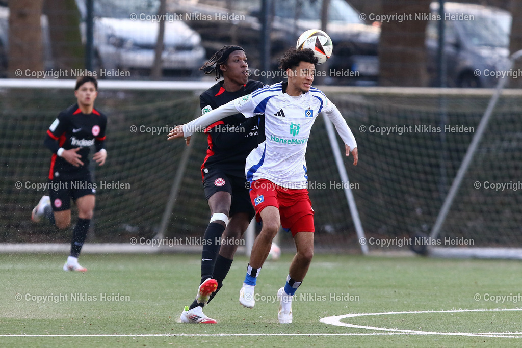 H_HamburgerSVU19_EintrachtFrankfurtU19_U19DFBNachwuchsliga_15022025 | #6 Jamal Kwabena Nabe (Hamburger SV U19), #7 Andrew Junior Awusii Boddien (Eintracht Frankfurt U19)Fußball I Junioren I U19 DFB-Nachwuchsliga I Saison 2024-2025 I Hauptrunde Liga A, Gruppe C, 3. Spieltag I Hamburger SV U19 - Eintracht Frankfurt U19 I 15.02.2025 I Alexander-Otto-Akademie