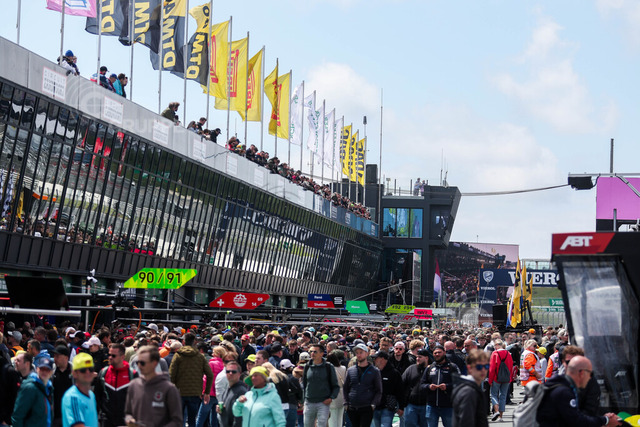 www.hoch-zwei.net | Motorsport-Fotografie: DTM, 24h Nürburgring und GT-Action in hochauflösenden Bildern. Entdecke packende Rennmomente & Impressionen direkt aus der Boxengasse. - Realisiert mit Pictrs.com