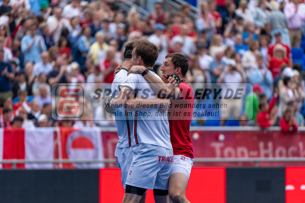 Final4_20250601-1510-HK108703 | Krefeld, Deutschland, 01.06.2025:  Feldhockey Final4 2025 – „Deutsche Feldhockey-Meisterschaften 2025“ Crefelder HTC - Rot-Weiss Köln (Finale Herren) im Gerd-Wellen-Hockeyanlage am 01.06.2025 in Krefeld, Deutschland. (Foto von Kramhöller/Fehrmann/Kaste)Krefeld, Germany, 01.06.2025: Feldhockey Final4 2025 – „Deutsche Feldhockey-Meisterschaften 2025“ Harvestehuder HTC - Düsseldorfer HC (Finale Damen) in Gerd-Wellen-Hockeyanlage at 01.06.2025 in Krefeld, Deutschland. (Foto from Kramhöller/Fehrmann/Kaste)