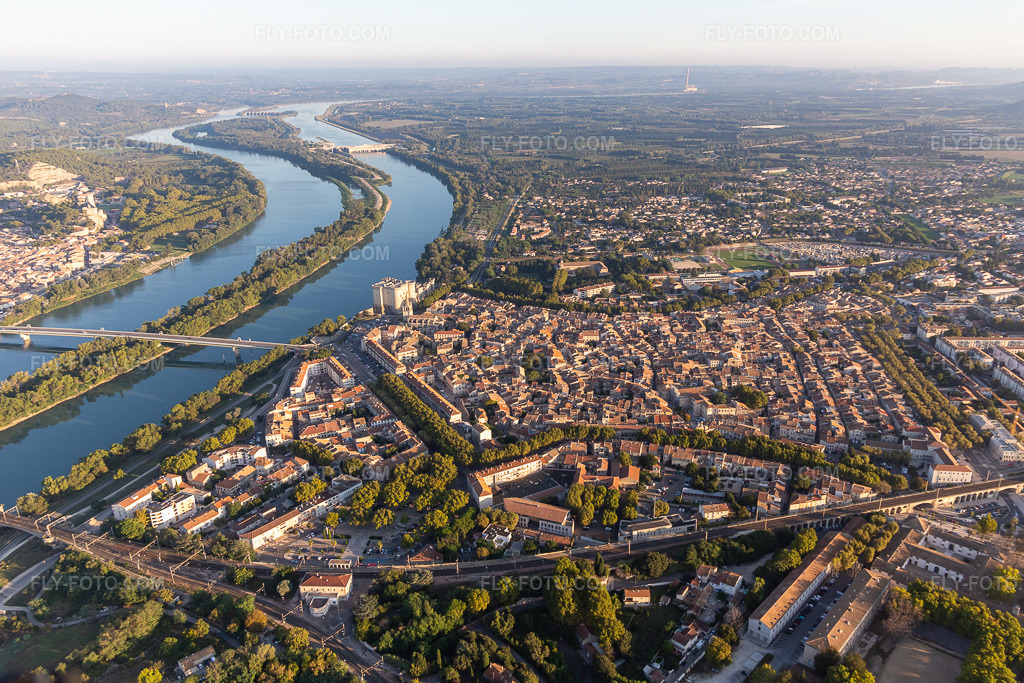 Aerial view: Château de Tarascon above the Rhône in Tarascon in the state Bouches du Rhone, France. – Photo: IMG_129573.jpg taken on 09/23/2021 by Werner Riehm/FLY-FOTO.com – Resolution of the original: 5063 x 3375 px