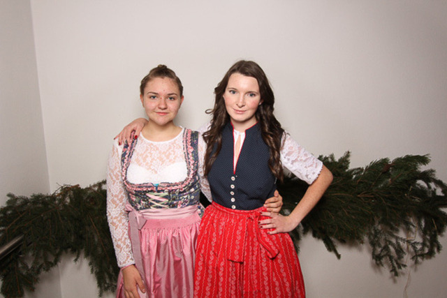 FotoKastl_Kathrein_Tanz_Goldbrunnhof_20231117_0084 | Vermietung und Verleih von Fotobox mit Drucker in Kärnten, Völkermarkt, Klagenfurt, Wolfsberg, St. Veit, Villach. Für ihre Hochzeit, Polterabend, Geburtstagsfeier, Firmen Feier, Weihnachtsfeier. Anlieferung oder Selbstabholung mit Drucker  Fotos digital - Realisiert mit Pictrs.com