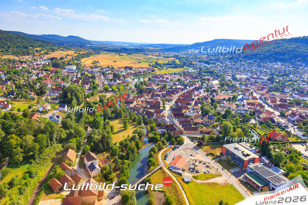 Die Luftaufnahme der Stadt Ebermannstadt wurde vom UL-Flugzeug heraus erstellt ( keine Drohne )- hohe Auflösung für beste Qualität