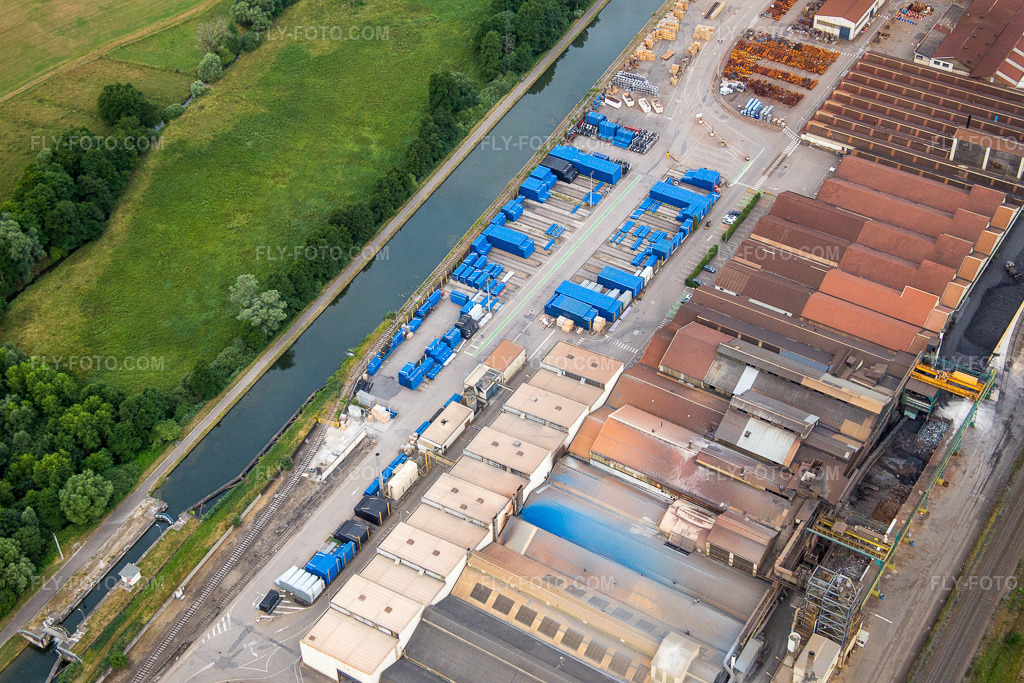 Aerial view: Saint Gobain PAM foundry site on the Canal de la Marne au Rhin in Foug in the state Meurthe et Moselle, France. – Photo: IMG_083508.jpg taken on 07/13/2015 by Werner Riehm/FLY-FOTO.com – Resolution of the original: 5472 x 3648 px