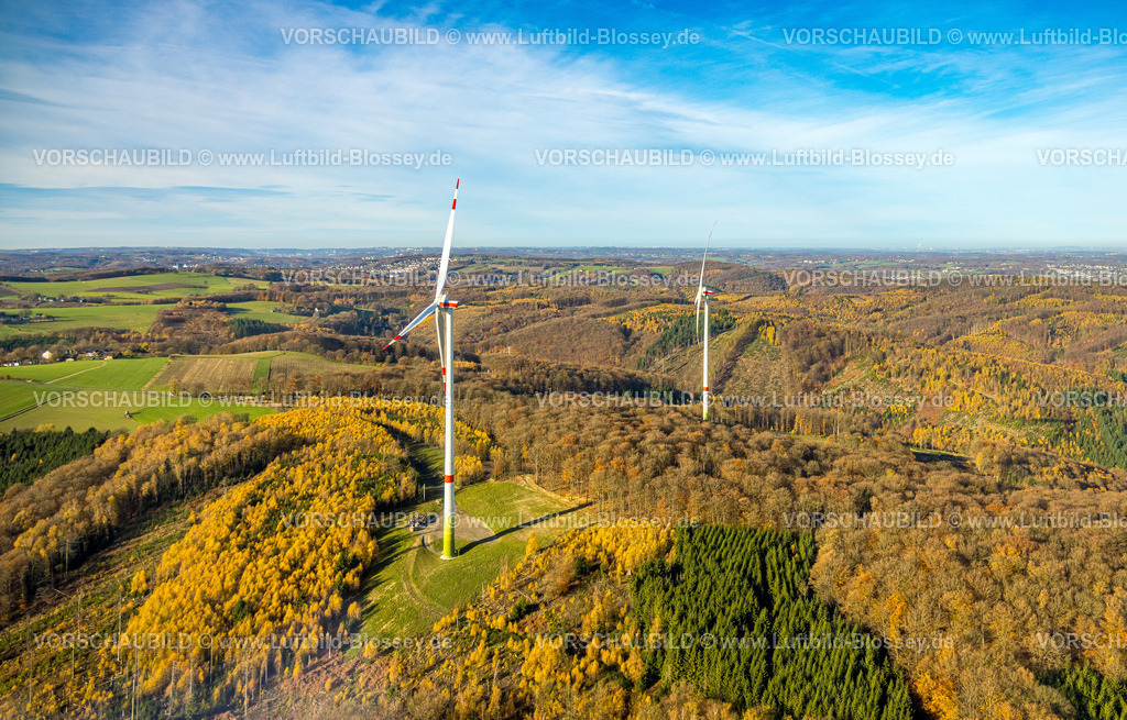 Hagen251103688 | Luftbild, zwei WIndräder im Waldgebiet an der Selbecker Straße, herbstliche Bäume und blauer Himmel mit Fernsicht, Eilpe, Hagen, Ruhrgebiet, Nordrhein-Westfalen, Deutschland