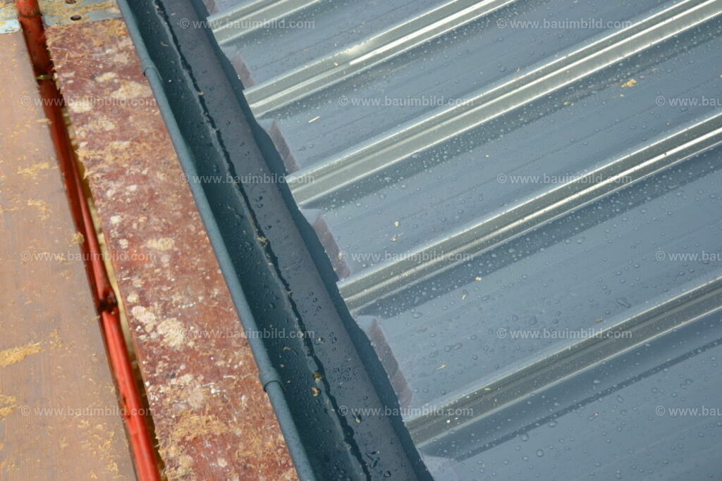 bib-lg11-spenglerarbeiten-0134 | Nach LV-Leistungsgruppen sortierte Detailfotos über den Bau eines Hauses. Alle Hausbau-Bilder direkt vom Urheber und Autor der Website Haus-Selber-Bauen.com