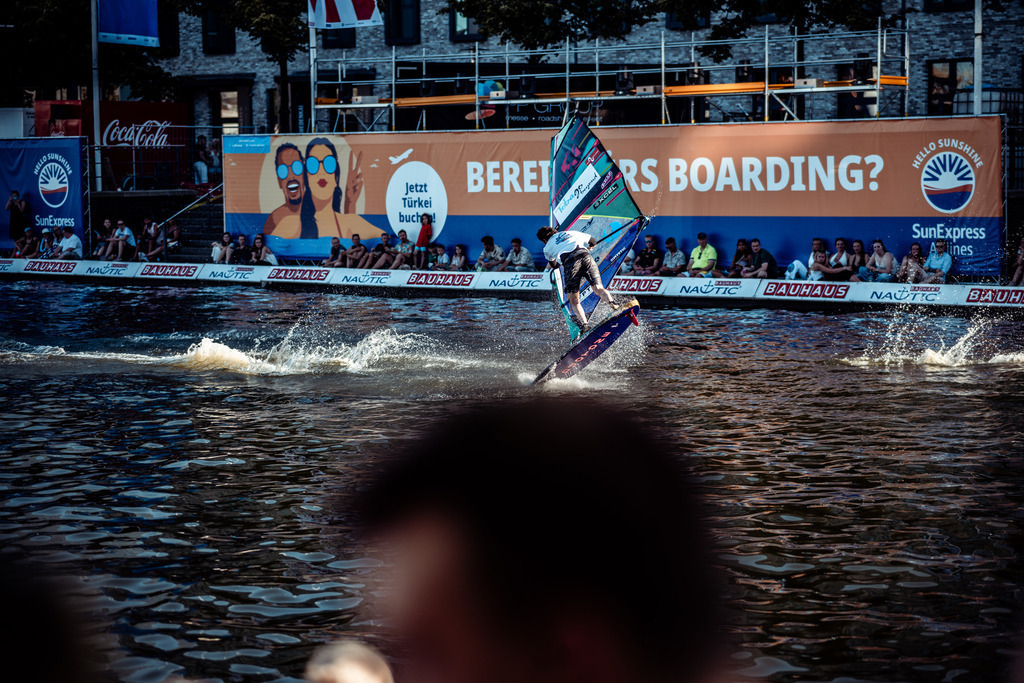 Kieler WOCHE Tow In Windsurf - @danielpankoke dpmedia (108 von 158) | dp-photography - Realisiert mit Pictrs.com