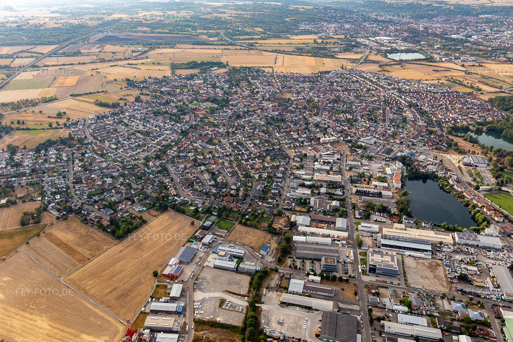 Luftbild:  in Forst im Bundesland Baden-Württemberg in Deutschland. Foto: IMG_134125.jpg vom 26.08.2022 durch Werner Riehm/FLY-FOTO.deGemeinde Forst