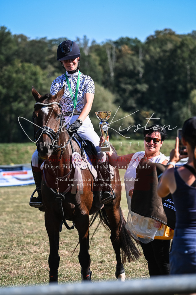 DSC_7124 | Pferde- und Turnierfotografie in Westsachsen. Pferdeportraits, Auftragszeichnungen und intuitive Kunst.