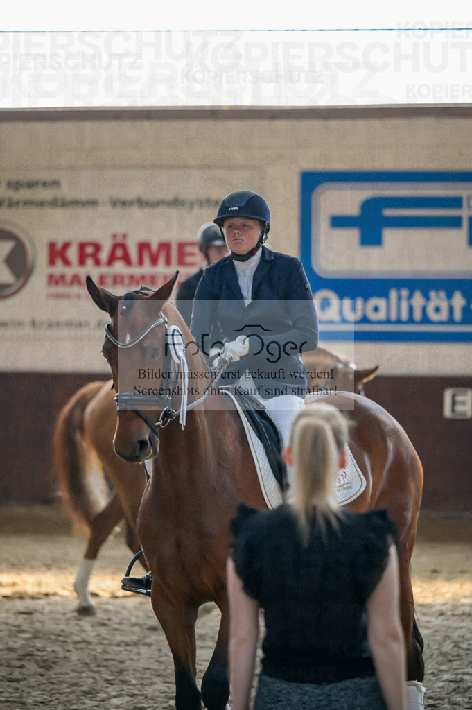 Reitturnier Voxtrup | Entdecke hochwertige Reitturnierfotos von Foto Oger. Professionell, emotional und authentisch – jetzt Lieblingsmomente im Shop bestellen. - Realisiert mit Pictrs.com