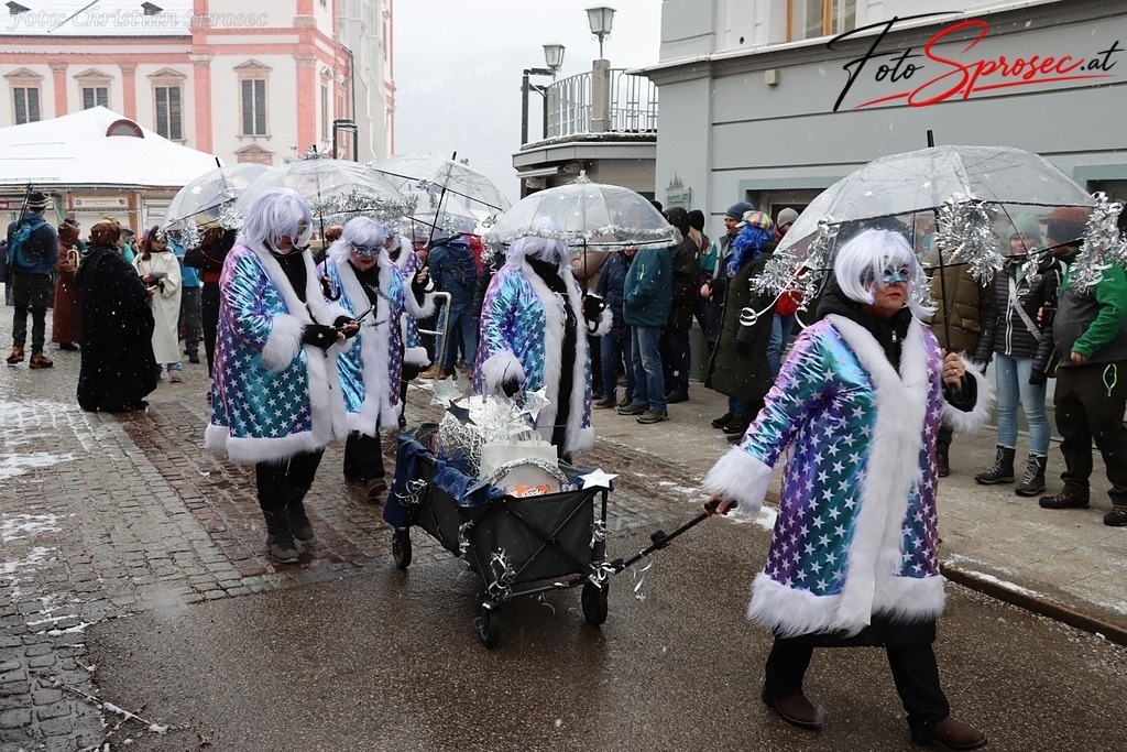 fasching2026-mariazell (39) | Mit meiner Kamera halte ich besondere Augenblicke, faszinierende Landschaften und interessante Details fest. Dabei entstehen ganz unterschiedliche Aufnahmen – von stimmungsvollen Landschaftsfotografien und beeindruckenden Drohnenaufnahmen über Pressefotos - Realisiert mit Pictrs.com