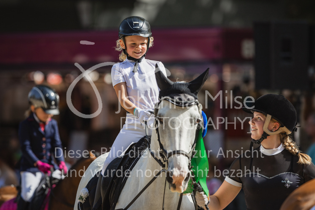 230910_OWLCh_Führzügel-163 | Deine schönsten Turniermomente als professionelle Fotos! Entdecke hochwertige Pferdesport-Fotografie im Online-Shop. Jetzt Fotos finden & bestellen!