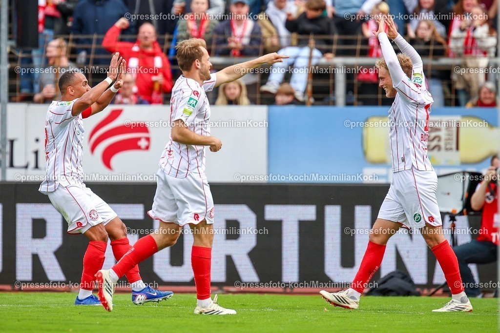 xsefx12042601017 | 12.04.2026, xsefx, Fußball, Regionalliga West, SC Fortuna Köln - FC Schalke 04 II (U23), 29. Spieltag, Südstadion Köln, Saison 2025 2026: Torjubel Jubel nach dem Tor von Timo Bornemann. DFB regulations prohibit any use of photographs as image sequences and or quasi-video. Photo: xSabinexEffgenxPressefotoKochx