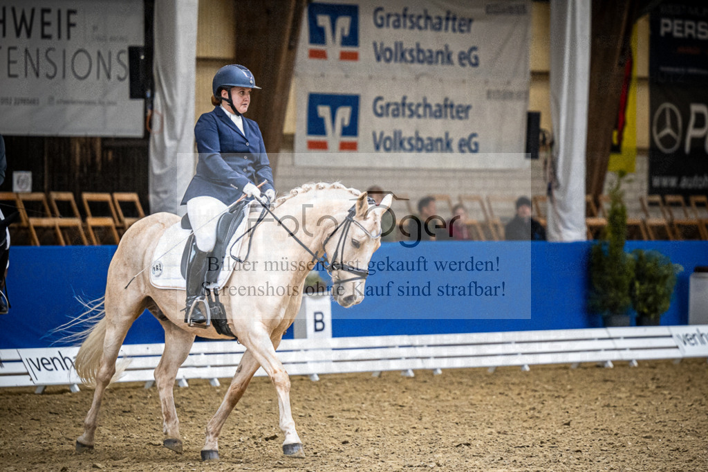 DOS_3734 | Entdecke hochwertige Reitturnierfotos von Foto Oger. Professionell, emotional und authentisch – jetzt Lieblingsmomente im Shop bestellen.Deutschlandweite Turnierfotografie. - Realisiert mit Pictrs.com