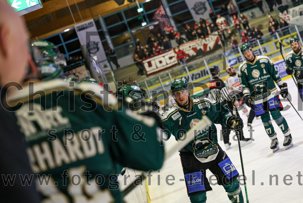2026-02-08_048_TSV_Erding_gegen_ECDC_Memmingen_Indians | Erding, Deutschland, 08.02.2026:Eishockey, Oberliga Süd 2025 / 2026, 45. Spieltag, TSV Erding gegen ECDC Memmingen Indians, Endergebnis: Louis Trattner (Erding Gladiators, #7)Foto: Christian Riedel / fotografie-riedel.net