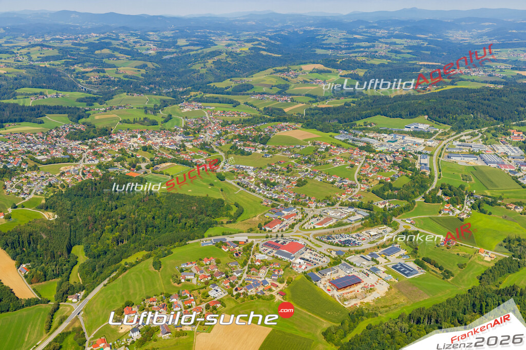 Luftaufnahme von Hutthurm Vs Google Maps- Die Luftaufnahme wurde 2025 vom UL-Flugzeug heraus erstellt ( keine Drohne ) - Hochauflösende Luftaufnahme - für professionelle Ausdrucke geeignet. Die Geschenkidee !Mit Lizenz und Bildrechte bestellbar