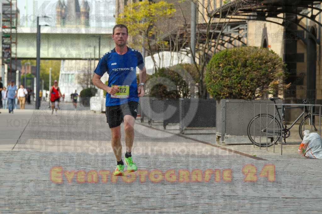 250920_1511_EV4_8225 | Sportfotografie im Rhein-Sieg Kreis, Köln, Bonn, NRW, Rheinland Pfalz, Hessen, etc. Unser Tätigkeitsfeld umfasst den Laufsport vom Volkslauf über den Marathon, Duathlon, Triathon bis zum Ultralauf wie Kölnpfad Ultra oder Schindertrail.