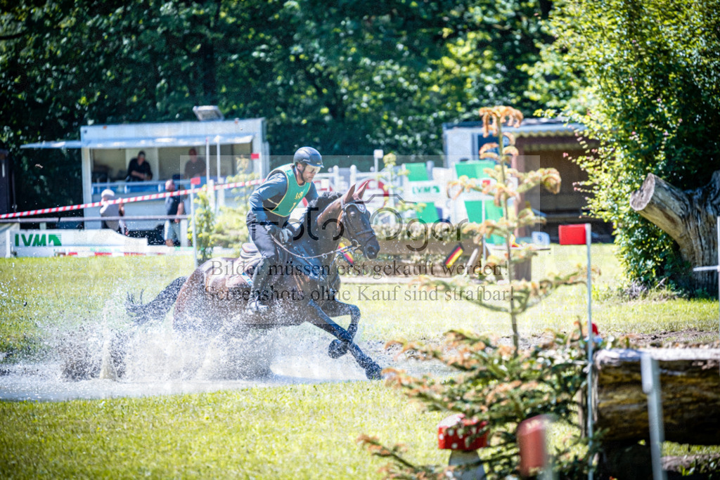 Vielseitigkeitsturnier Melle Oldendorf | Entdecke hochwertige Reitturnierfotos von Foto Oger. Professionell, emotional und authentisch – jetzt Lieblingsmomente im Shop bestellen.Deutschlandweite Turnierfotografie. - Realisiert mit Pictrs.com