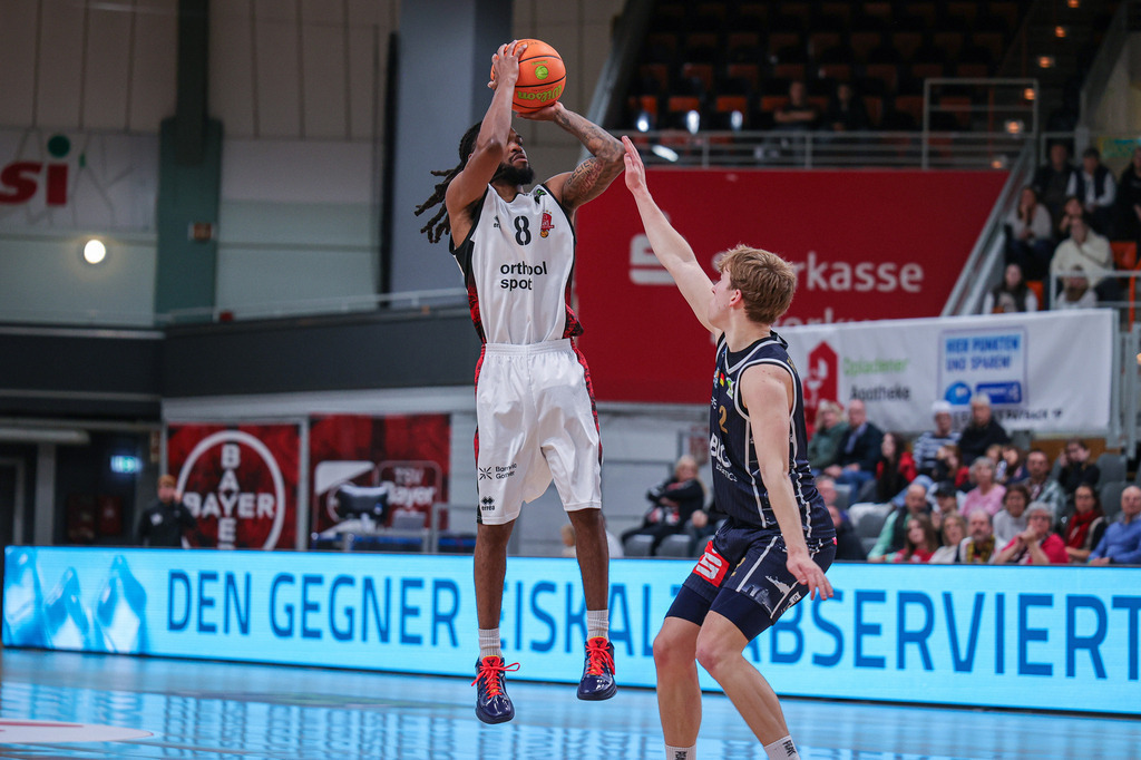 Pro A BAYER GIANTS vs Eisbären Bremerhaven-42 | Fotos von Basketballspielen aus dem Raum NRW fotografiert von Gero Mueller-Laschet und Daniel Schaefer - Realisiert mit Pictrs.com