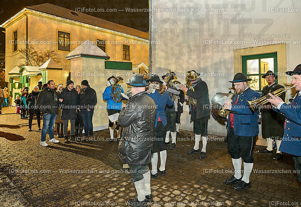 ALP9332_Wieselburger ADVENT_Musikverein | (C)FotoLois.com, Alois Spandl, Wieselburger Advent, Wintersonnenwendfeier mit Umzug durch die Stadt, Sonnenwendfeuer und Perchtenlauf mit Show im Schlosspark, Mitwirkung der Partnergemeinde EINBECK, Sa 17. Dezmber 2022.