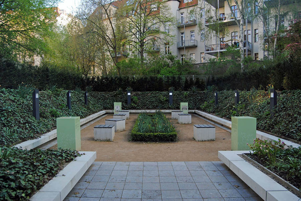 Bildlexikon Leipzig - Bosehaus - Garten | Das Team hinter BILDLEXIKON LEIPZIG bündelt historische wie aktuelle Informationen über die Stadt Leipzig in Text und Bild auf einer Plattform und stellt diese der interessierten Öffentlichkeit zur Verfügung.