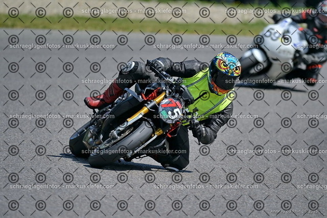 26BT02-1468 | markuskiefer.com - Realisiert mit Pictrs.com