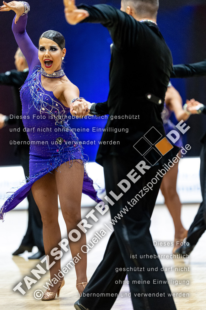 20240113-12357 | Hier finden Sie Tanz Bilder vom Latein und Standard Formationen tanzen. Sportbilder vom Tanzsport. Schöne Fotos und von Weltmeisterschaft, Europameisterschaft, Bundesliga, Regionalliga, Oberliga und Landesliga sowie von GOC Stuttgart, DanceComp, WM Bremen