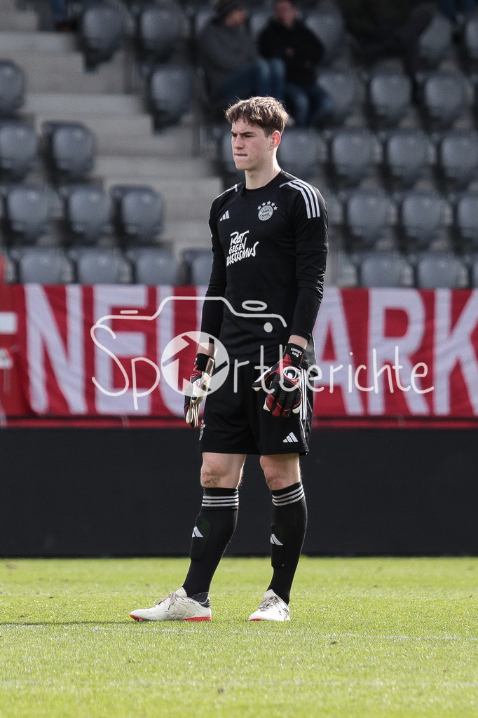 FC Bayern München U19 - TSG 1899 Hoffenheim U19 | im Bild Max Schmitt (FCB #1) / EInzelfoto / Freisteller
