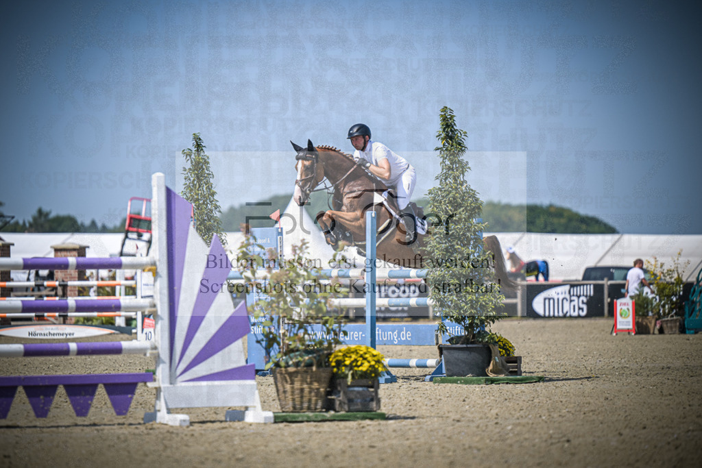 DOS_2792 | Entdecke hochwertige Reitturnierfotos von Foto Oger. Professionell, emotional und authentisch – jetzt Lieblingsmomente im Shop bestellen.Deutschlandweite Turnierfotografie. - Realisiert mit Pictrs.com