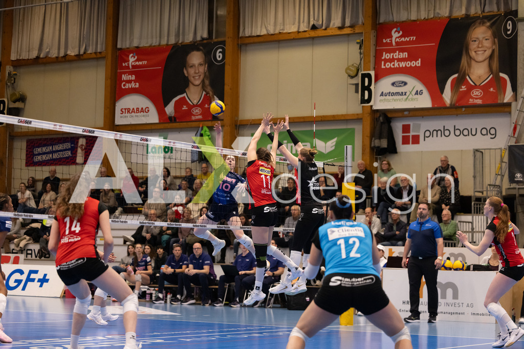 Volleyball I Frauen I Saison 2025-2026 I Volleyball NLA | Women I 1/2 Finals I  VC Kanti Schaffhausen - Sm'Aesch Pfeffingen I 18.03.2026 | 10 Jillian Gillen (USA) (Sm'Aesch Pfeffingen) – Außenangriff - Realisiert mit Pictrs.com