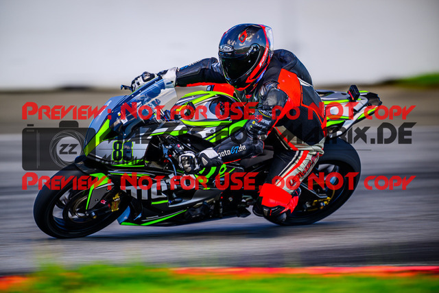 MaZZes_FotoMatrix_240520_6021986_0752 | WEISS