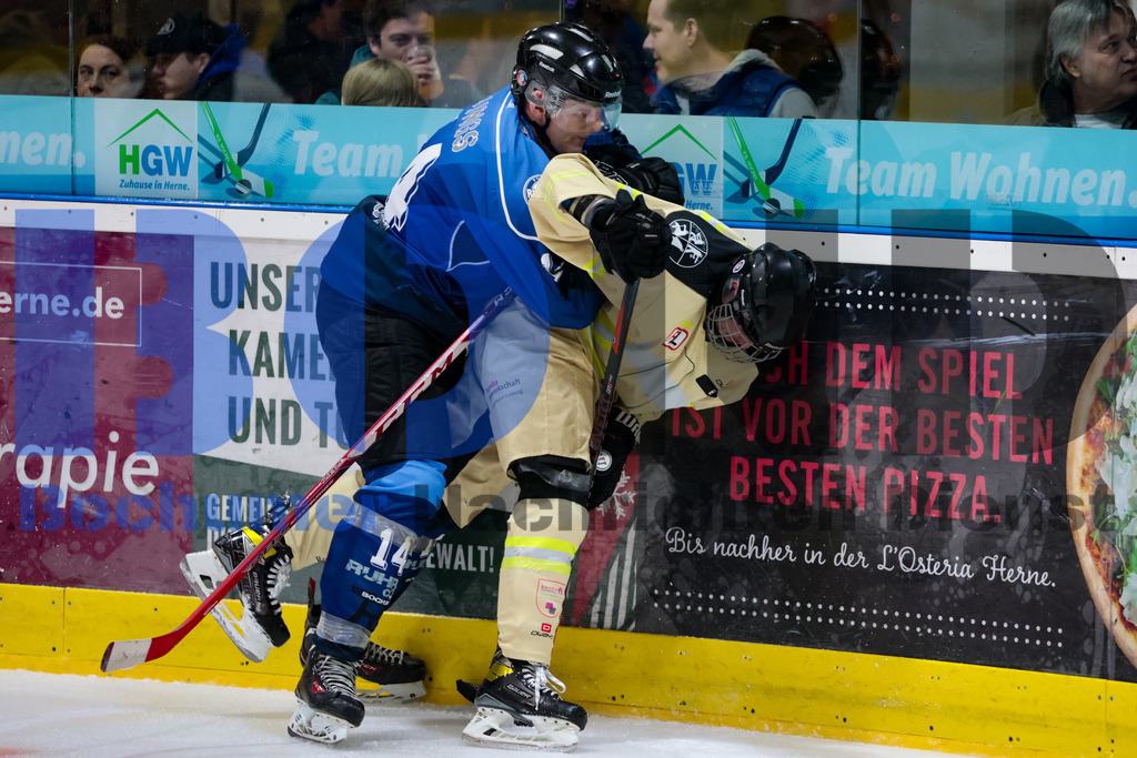 Benefiz-Eishockeyspiel der Polizei Bochum gegen die feuerwehr Duisburg {date} -  | {headline}



(Foto: Sebastian Sendlak / BOND)

 - Realisiert mit Pictrs.com