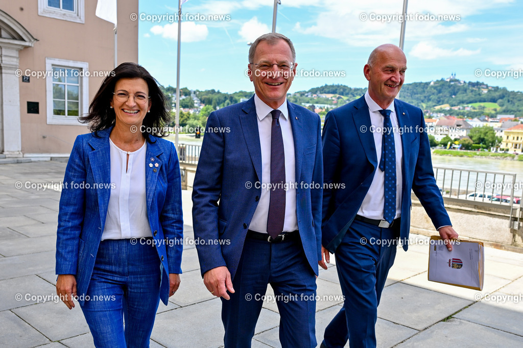 Pressekonferenz OoeVP stellt personelle Weichen_ 05.07.2024-25 | 05.07.2024, Linz, AUT, Pressekonferenz OoeVP stellt personelle Weichen - Verlaesslich fuer Oberoesterreich, im Bild Margit Angerlehner (VP, LAbg.), LH Thomas Stelzer (VP, Landeshauptmann Ooe), Christian Doerfel (VP, LAbg., Klubobmann, Bgm. Steinbach an der Steyr)