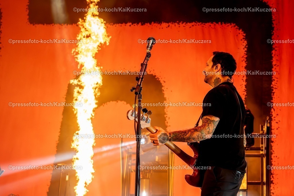 xKKU1402250101001 | 14.02.2025, xkkux, Düsseldorf, Die Band Rise Against performt bei ihrem Konzert in der Mitsubishi Electric HALLE. 