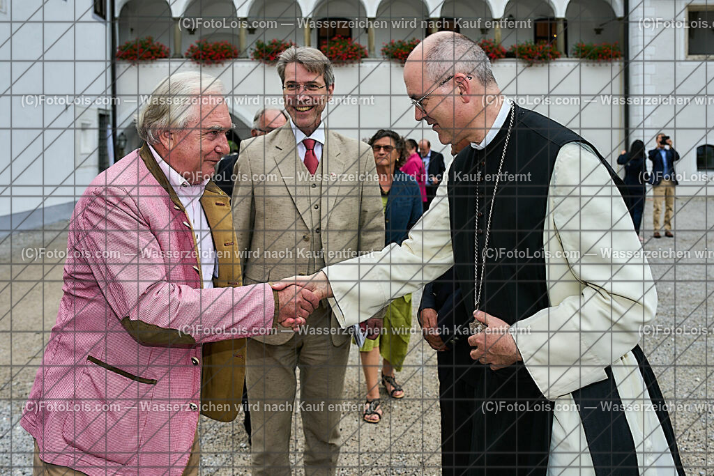 ALP0028_XXXIX_Chopin-Festival_Gerbautz-Abt Maurer | (C)FotoLois.com, Alois Spandl, XXXIX. internationales CHOPIN-Festival in der Kartause Gaming, Eröffnung des Festivals mit Einmarsch der Goldhaubengruppe Lackenhof mit der Musikkapelle Gaming sowie den Ehrengästen und Eröffnungsansprachen in der Barockbibliothek, Fr 4. August 2023.