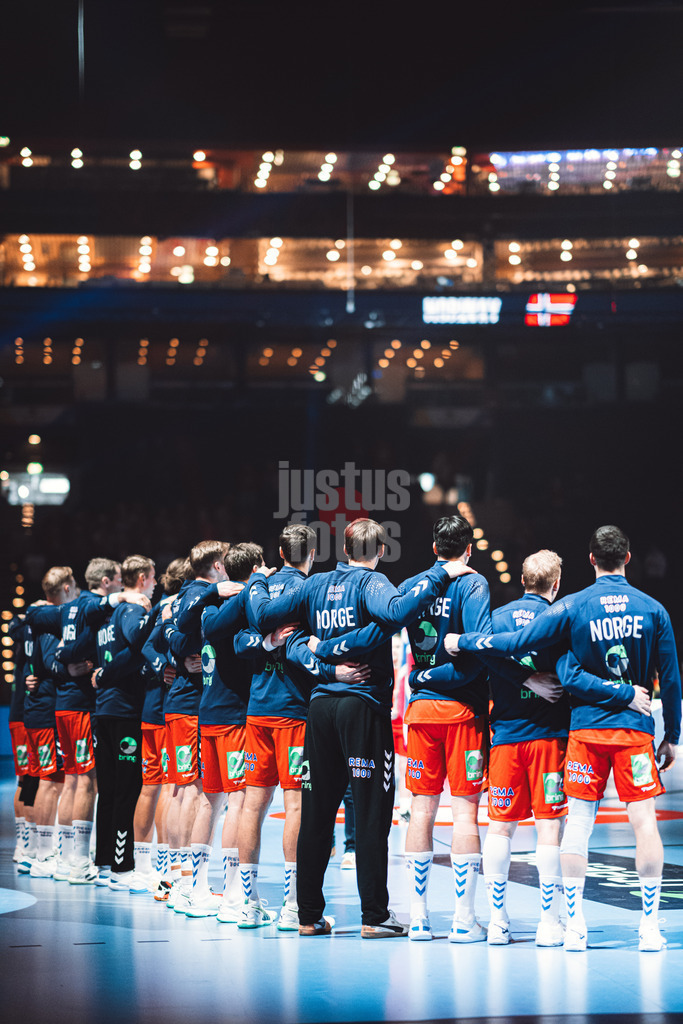 Handball | Herren | EHF EURO 2024 | European Championshop Men 2024 Final Tournament | Norwege vs. Portugal | 17.01.2023 | Das Team von Norwegen während der Nationalhymne